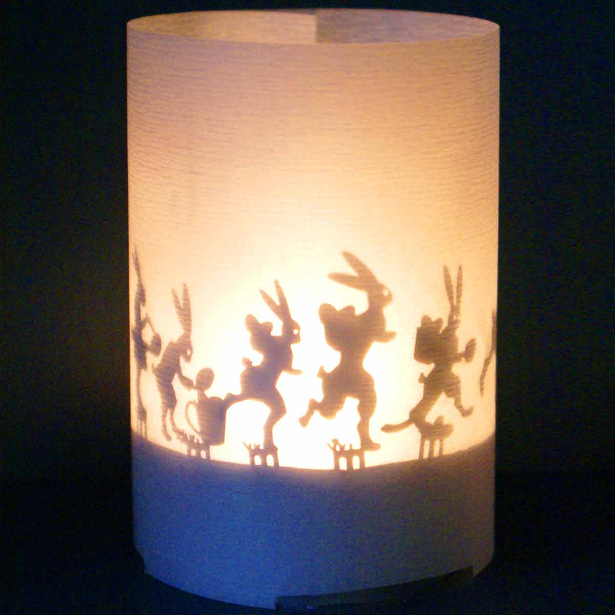 1005_Ostern_Osterdeko_Osterhasen_Osterkoerbe_Osterkerze_Schattenspiel_Teelicht-Windlicht_Geschenk_Stimmungslicht_Ostermotiv_Fruehling_Postkarte