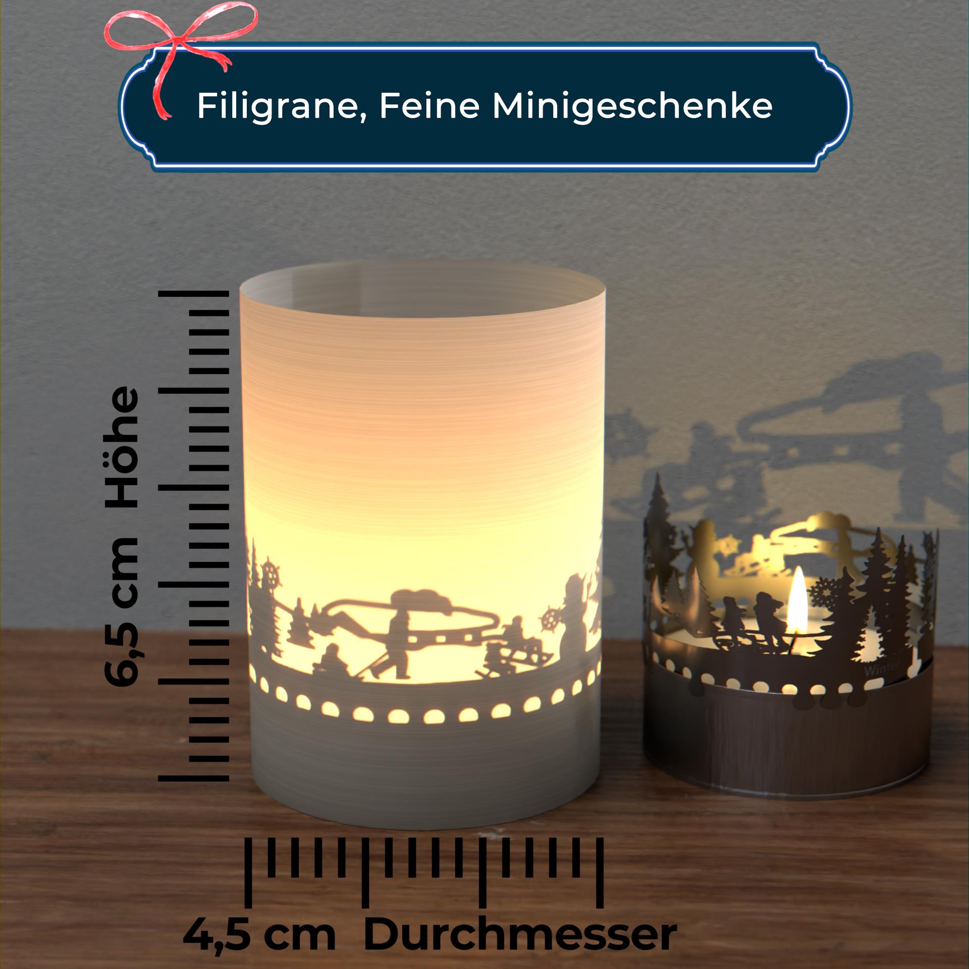 1016_Winterwunder_Schneewelten_Weihnachtskerze_Schneegestoeber_Adventszeit_Christkind_Schneeabenteuer_Winterzauber_Teelichtlicht_festliche-Dekoration