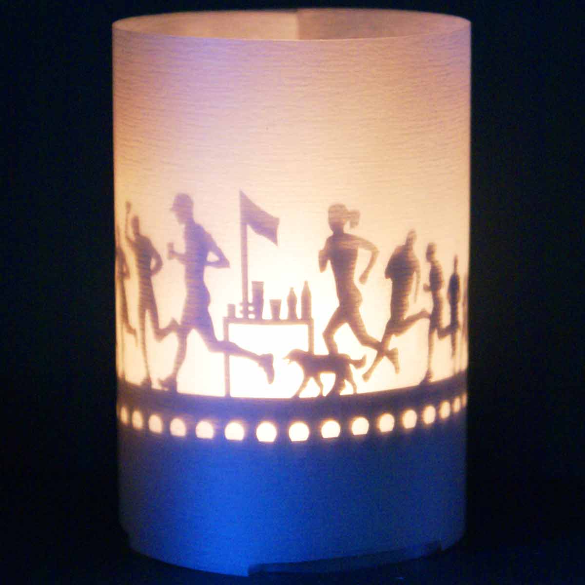 1051_Marathon_Teelicht-Windlicht_Geschenk_Schattenprojektion_Motivkerze_Laeufer_Zielgerade_Marathon-Souvenir_Wohnaccessoire_Dekorative-Kerze_Marathon-Deko