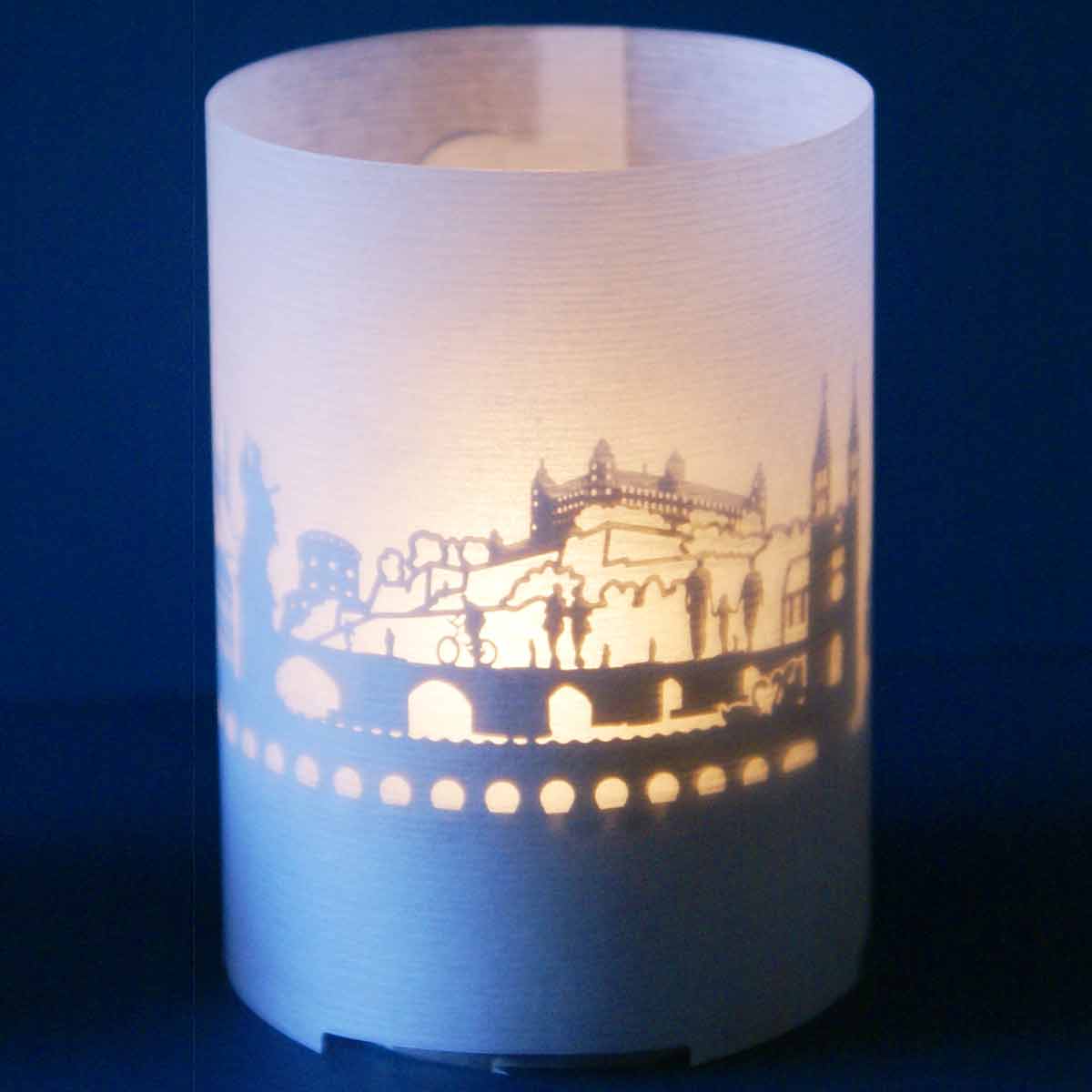 1123_Wuerzburg_Skyline_Motivkerze_Stadtmotiv_Dekorativ_Geschenkartikel_Kulturreise_City-Trip_Souvenir_Vierroehrenbrunnen_Oeggtor_Heiliger-Kilian_Alte-Mainbruecke