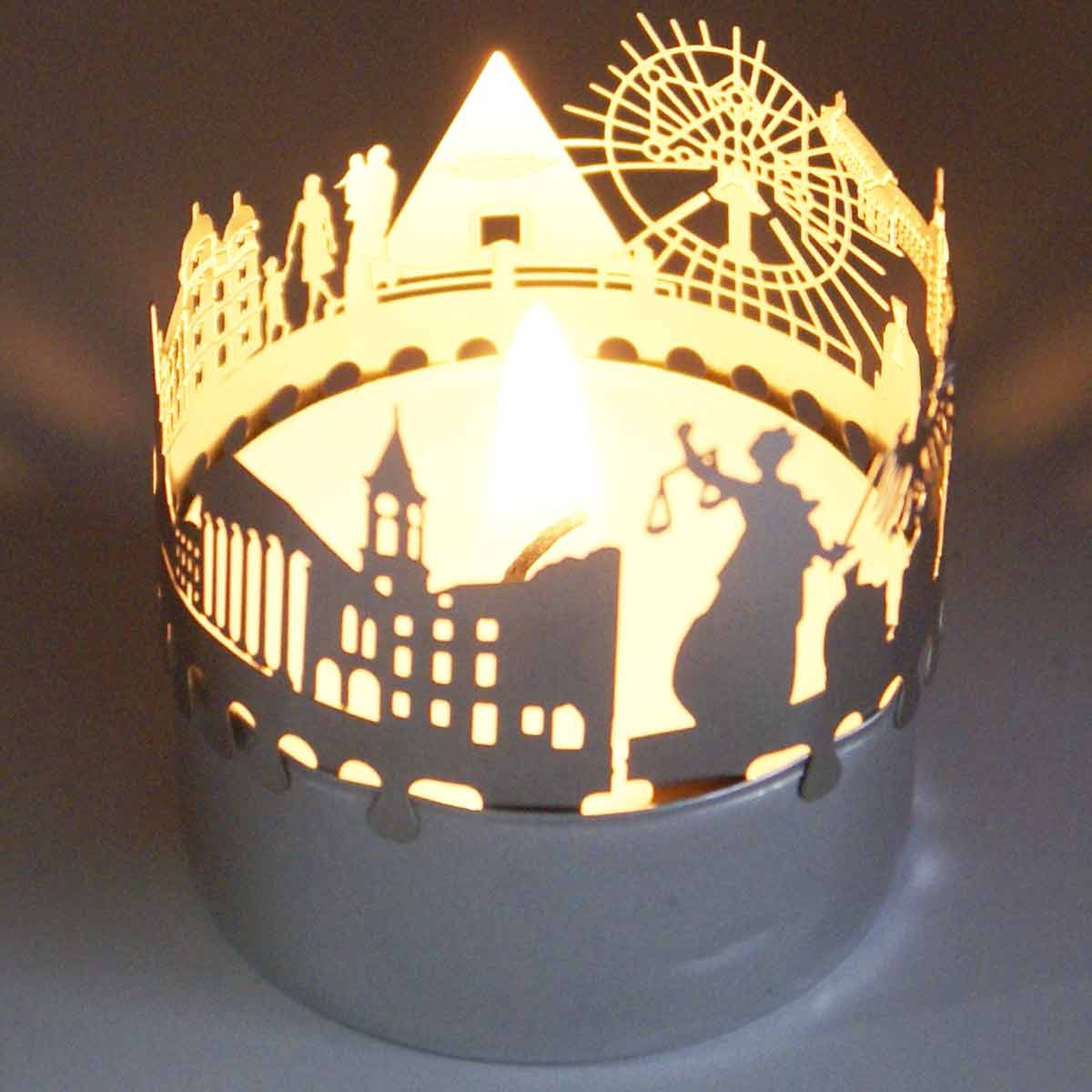 119_Karlsruhe_Schattenspiel_Skyline_Postkarte_Sovenir_Motivkerze_Stadtkirche_ZKM_Schloss-Gottesaue_Barocker-Stadtplan_Bundesverfassungsgericht_Schloss-Karlsruhe