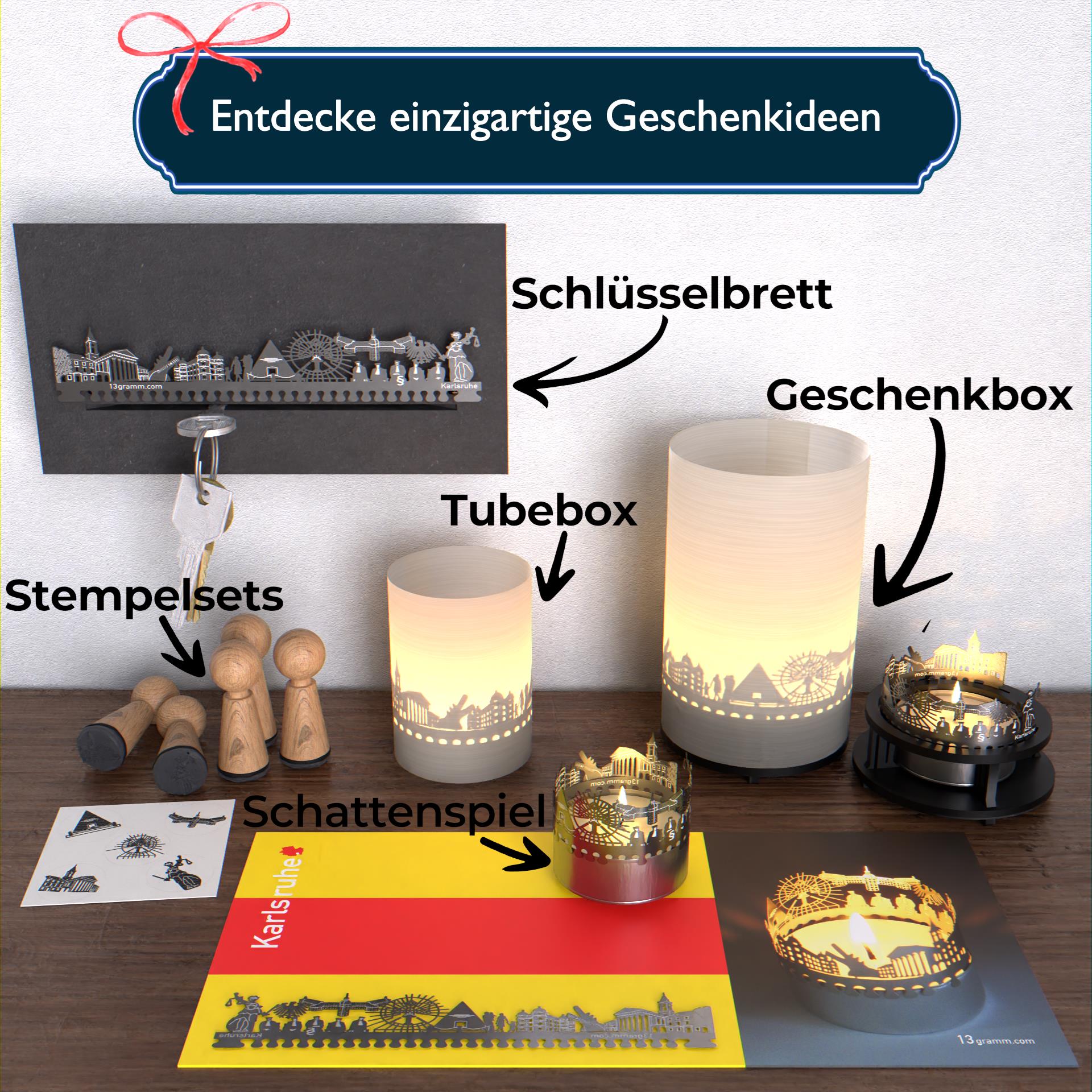 119_Postkarte_Karlsruhe_Motivkerze_Skyline_Stadtkirche_ZKM_Schloss-Gottesaue_Barocker-Stadtplan_Bundesverfassungsgericht_Schloss-Karlsruhe_Bundesgerichtshof_1