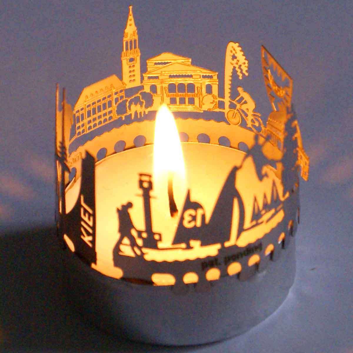 137_Kiel_Geschenk_Souvenir_Skyline_Postkarte_Marine-Denkmal_Fernsehturm_Nikolaikirche_Kleiner-Kiel_Schifffahrtsmuseum_Kieler-Woche_Windjammerparade_Leuchtturm_1