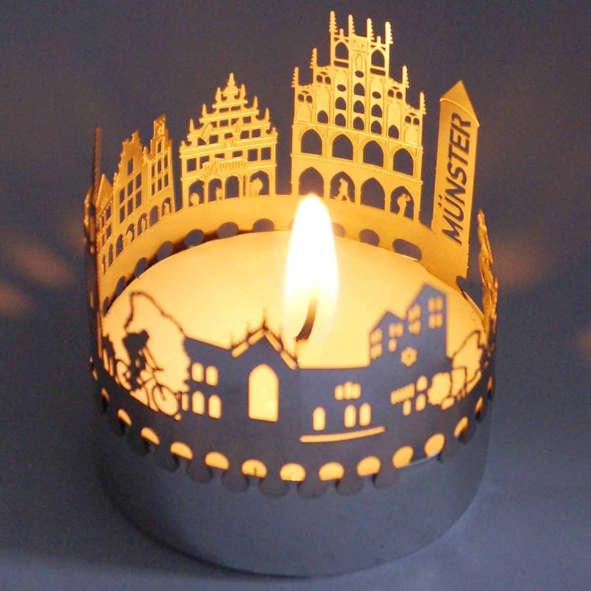 138_Muenster-City-Lights-Muenster_Atmosphaere_Schattenspiel_Windlicht_Skyline_Beleuchtung_Stimmungslicht_Historisches-Rathaus_St_Paulus-Dom_St_Lamberti_Aasee