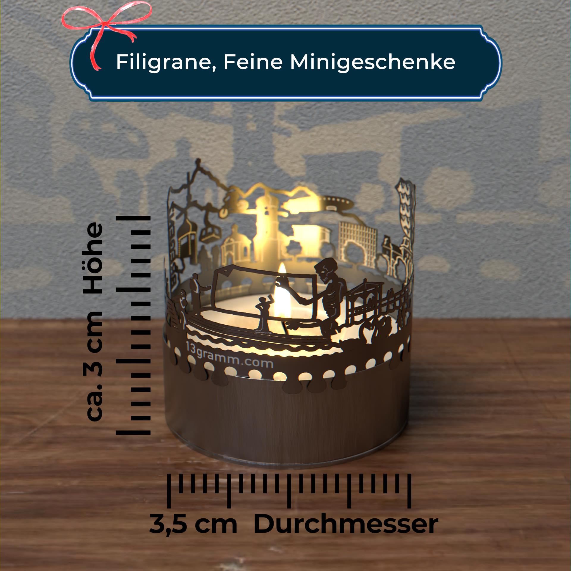 149_Bregenz_Postkarte_Geschenk_Kerze_Souvenir_Skyline_Seebuehne_Segeln_Nepomuk-Kapelle_Pfaenderbahn_Martinsturm_Bodensee_Stimmungslicht_Touristen_Dekoration_1