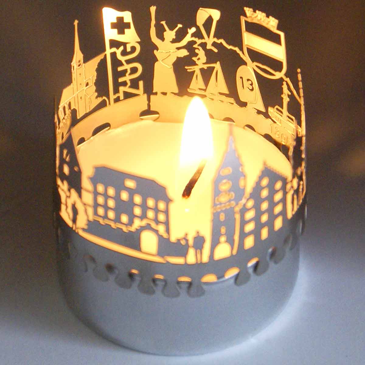 163_Zug_Kerze_Schattenspiel_City-Light_Souvenir_Zuger-See_Kapuzinerturm_Kolinplatz_Zytturm_Kunsthaus-Zug_Huwilerturm_Burg-Zug_St_Oswalds-Kirche_Mitbringsel