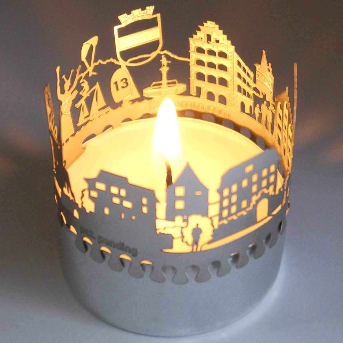 163_Zug_Motivkerze_Schattenspiel_Stadtansicht_Geschenk_Mitbringsel_Zug-Motive_Skyline_Greth-Schell_Zytturm_Kapuzinerturm_St_Oswalds-Kirche_Kunsthaus-Zug_Geburtstag_1