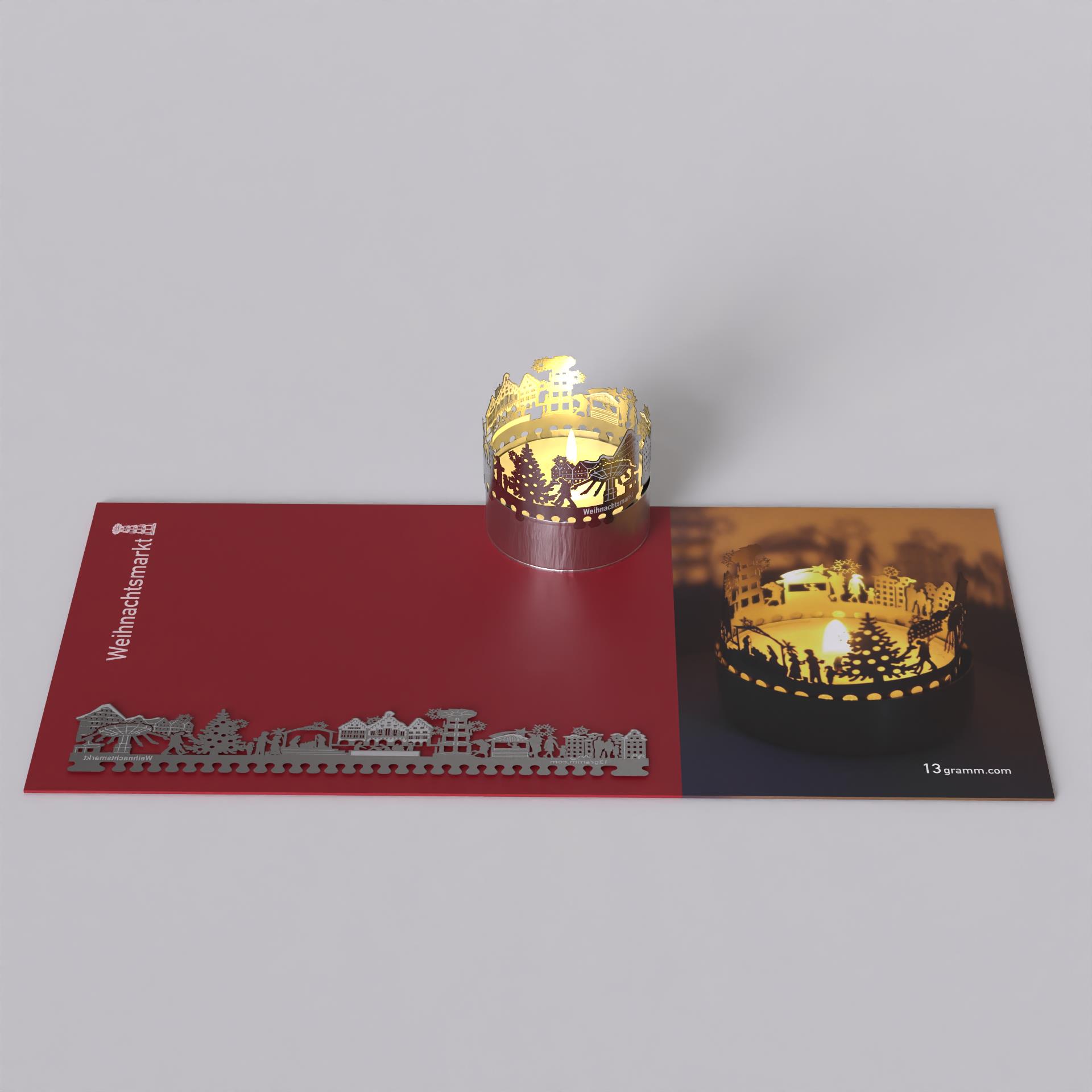 17_Weihnachtsmarkt_Kerze_Schattenspiel_Teelicht-Windlicht_Geschenk_Winter_Krippe_Verkaufsstaende_Karussells_Weihnachtspyramide_verschneite-Haeuser_Postkarte