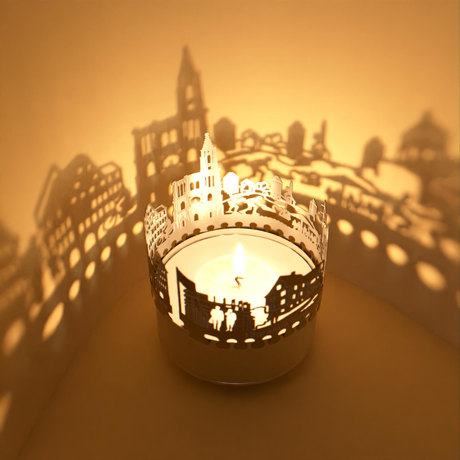 185_Andenken_Strassburg_Motivkerze_Mitbringsel_Teelicht-Windlicht_Schattenspiel_Skyline_Stimmungslicht_Postkarte_Parlement-europeen_La-petite-France