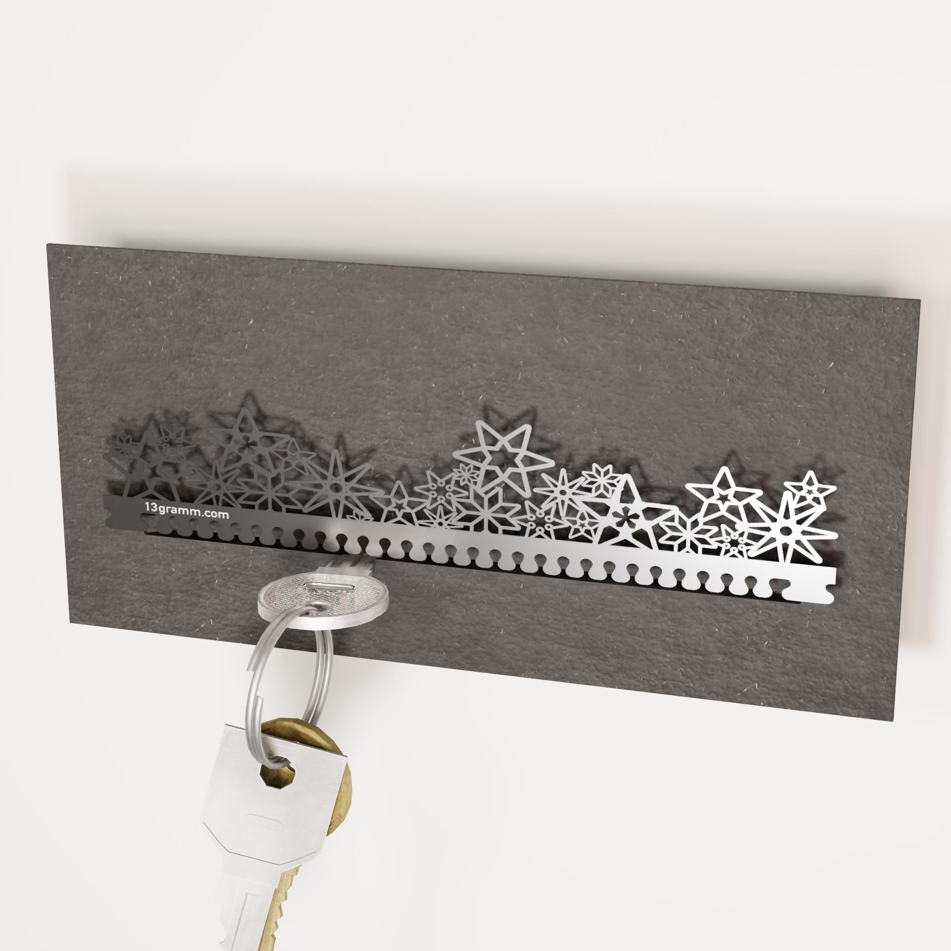 2008_Schluesselbrett-mit-Sternen-Schlichtes-Design_elegante-Haken_robustes-Metall_platzsparend_Geschenk-fuer-Minimalisten_Praktisches-Wohnaccessoire