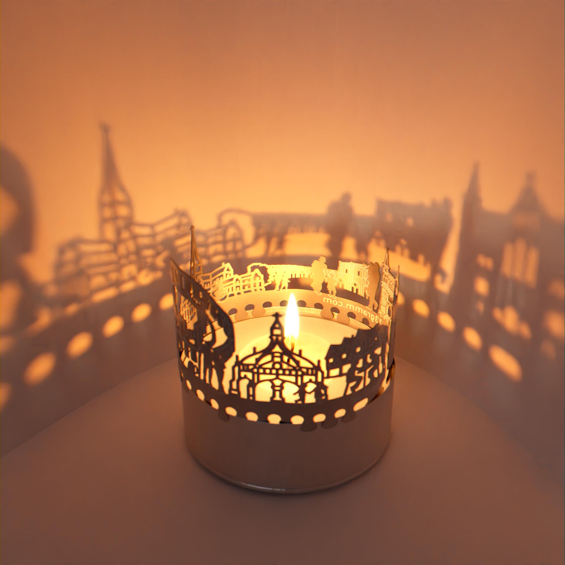 206_Salisbury_Skyline_Staedtetrip_Motivkerze_Geschenkidee_Salisbury-Cathedral_Stonehenge_Poultry-Cross_Timber-Frame-Buildings_Souvenir_Schattenspiel_Postkarte