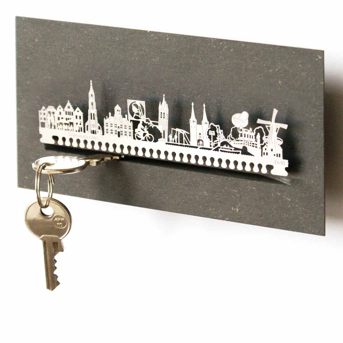 2175_Holland-Schluesselbrett_Delft-Skyline_Kaesemarkt_stilvolles-Design_Grosser-Markt_Oostpoort_Nieuwe-Kerk_authentische-Souvenirs_Wohnungsdeko_Geschenk