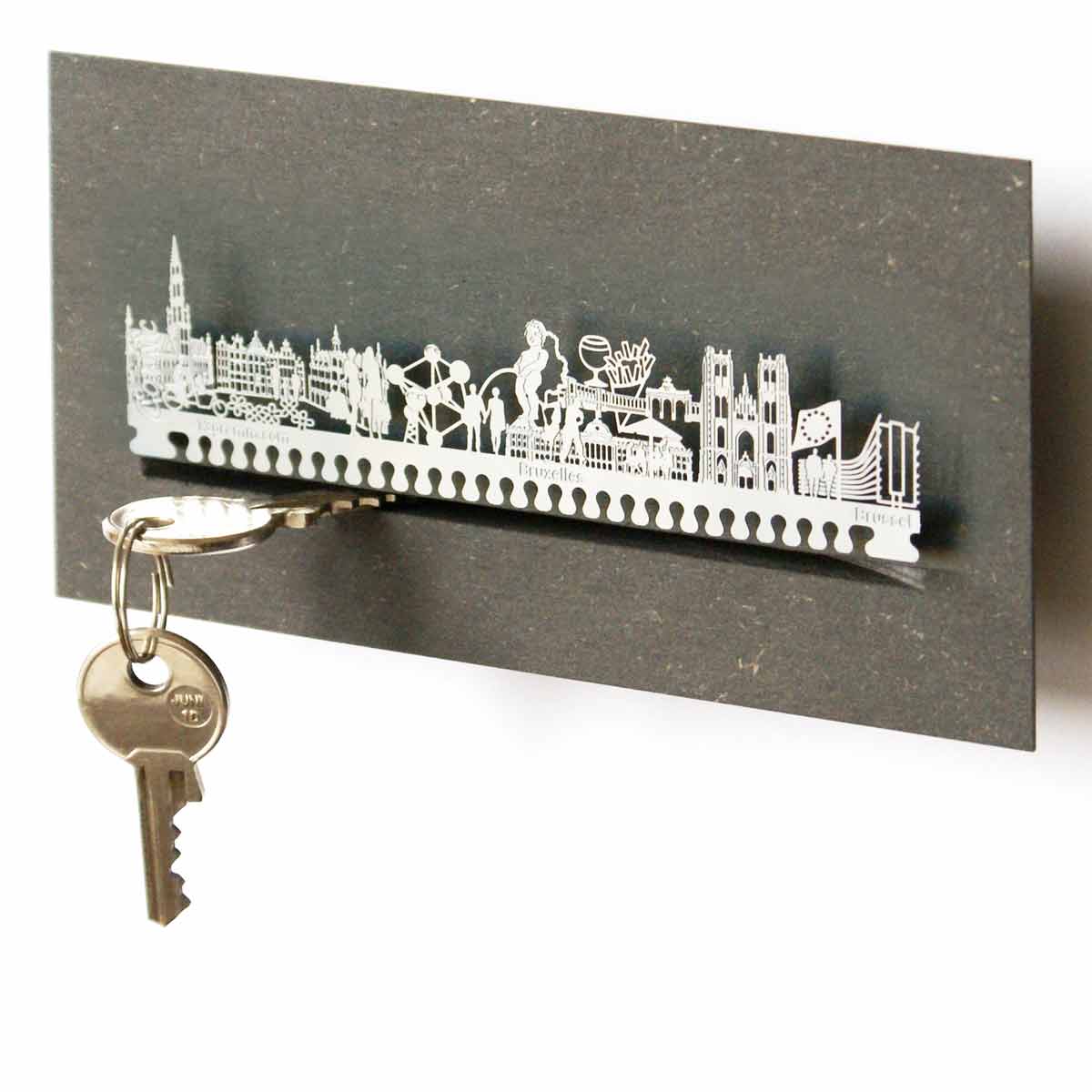 2176_Bruessel-Skyline-Schluesselbrett-Belgische-Hauptstadt_Wohnaccessoire_Geschenk_Souvenir_praktisch_Schluesselaufbewahrung_Comic-Motive_Hotel-de-Ville_Atomium