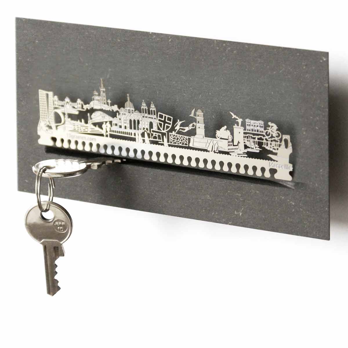 2191_Marseille_Skyline_Schluesselaufbewahrung_praktisches-Wohnaccessoire_Souvenir_Geschenk_Tour-CMA-CGM_Musee-des-Beaux-Arts_Gare_Escalier-monumental
