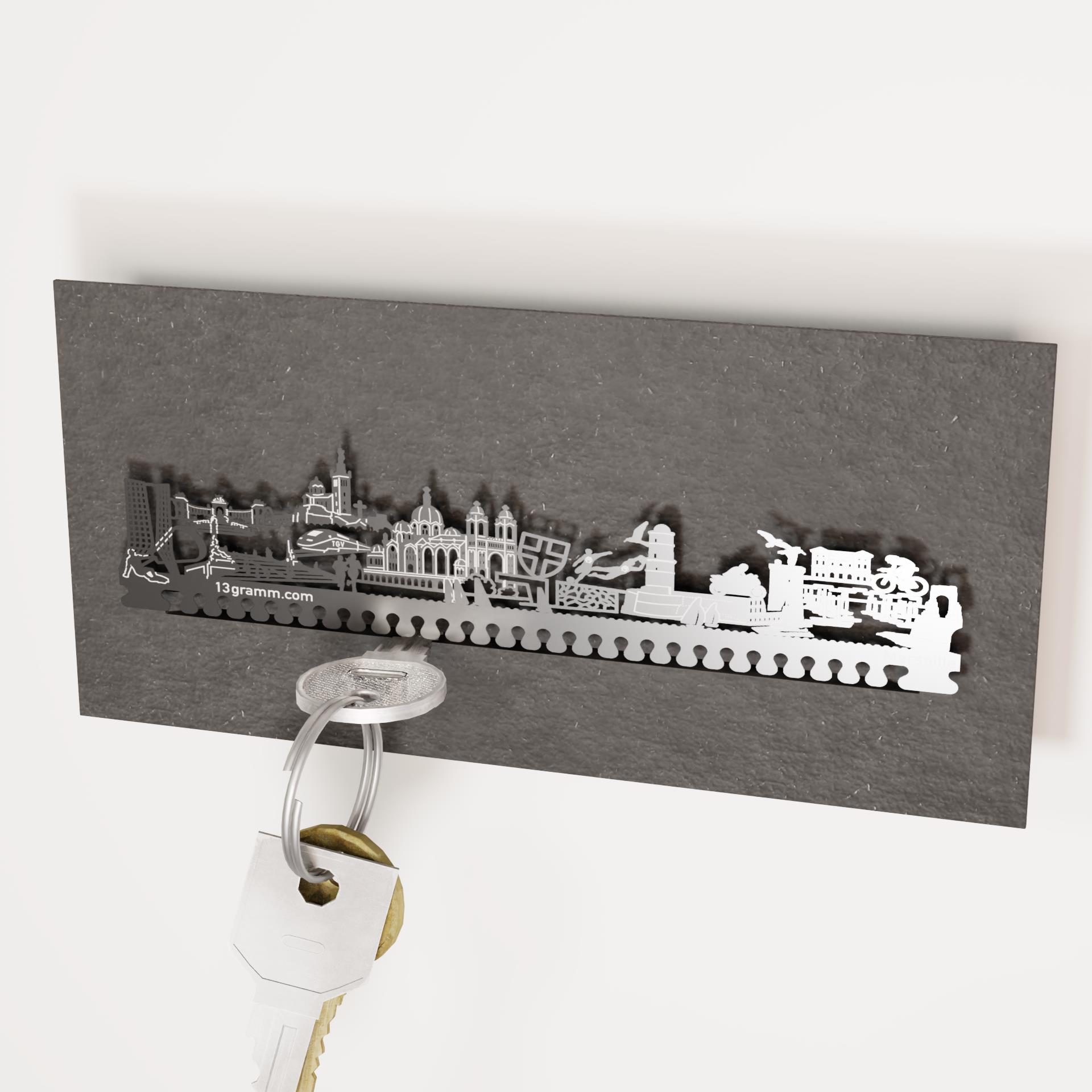 2191_Marseille_Skyline_Schluesselbrett_dekorative-Wandhaken_Souvenir_Geschenk_Tour-CMA-CGM_Musee-des-Beaux-Arts_Gare_Escalier-monumental_Notre-Dame-de-la-Garde