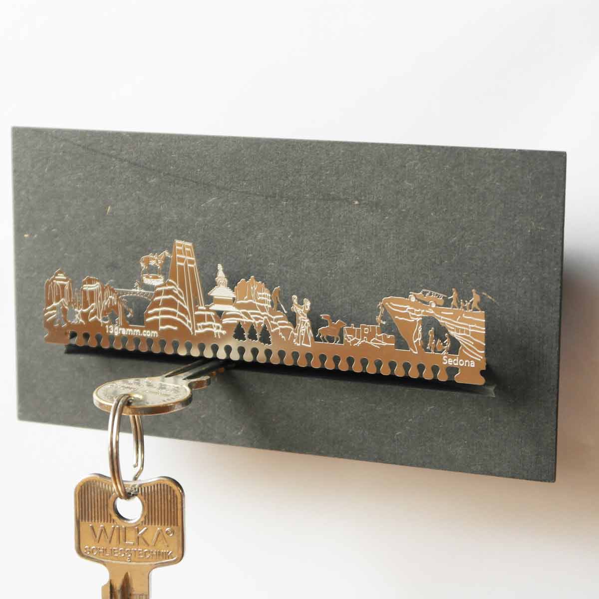 2323_Sedona-Schluesselbrett-mit-Sehenswuerdigkeiten-Praktische-Schluesselaufbewahrung_Souvenir_Geschenkidee_Sedona-Skyline_wertiges-Design_Cathedral-Rock
