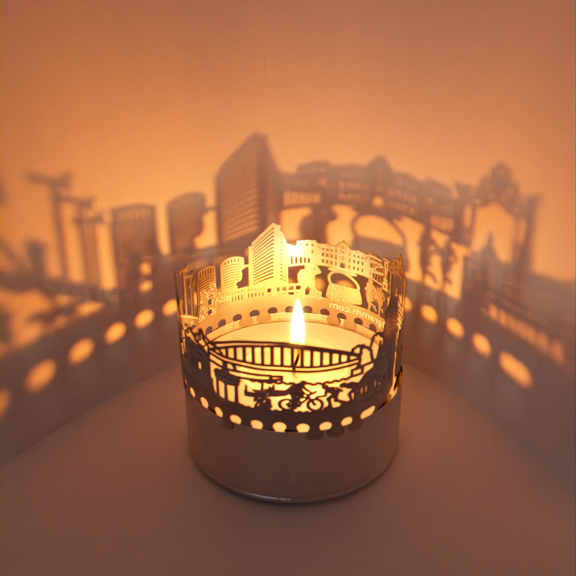 273_Motivkerze_Offenbach_Skyline-Illustration_Kerzenschein_Souvenir_Erinnerungsstueck_stimmungsvolles-Licht_Capitol_Schloss-Rumpenheim_Wetterpark_St_Marien