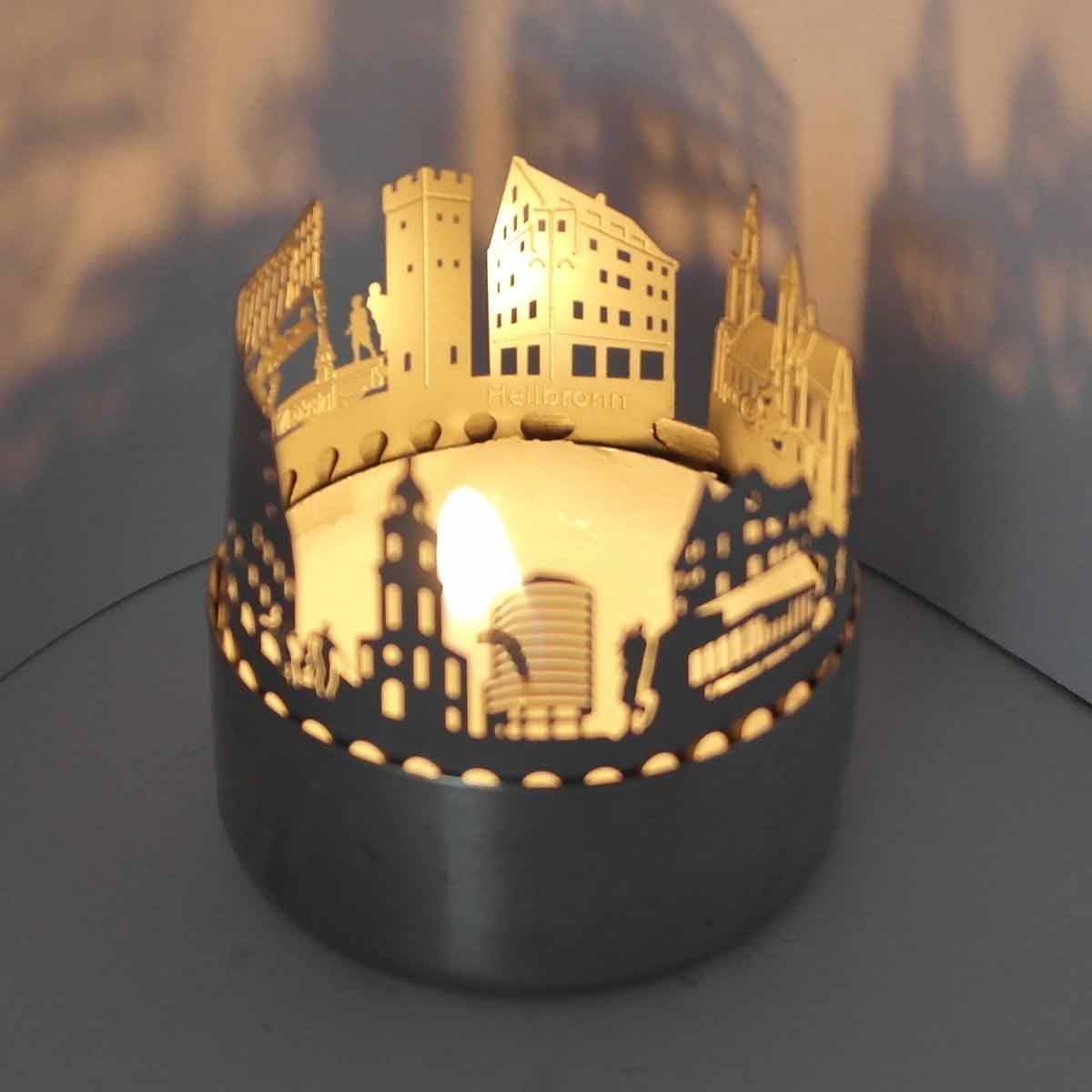 279_Souvenir_Heilbronn_Geschenkidee_Kerze_Stimmungslicht_Windlicht_Schattenspiel_Teelicht_Skyline_Postkarte_Touristenhighlight_Heilbronner-Land_Experimenta_1