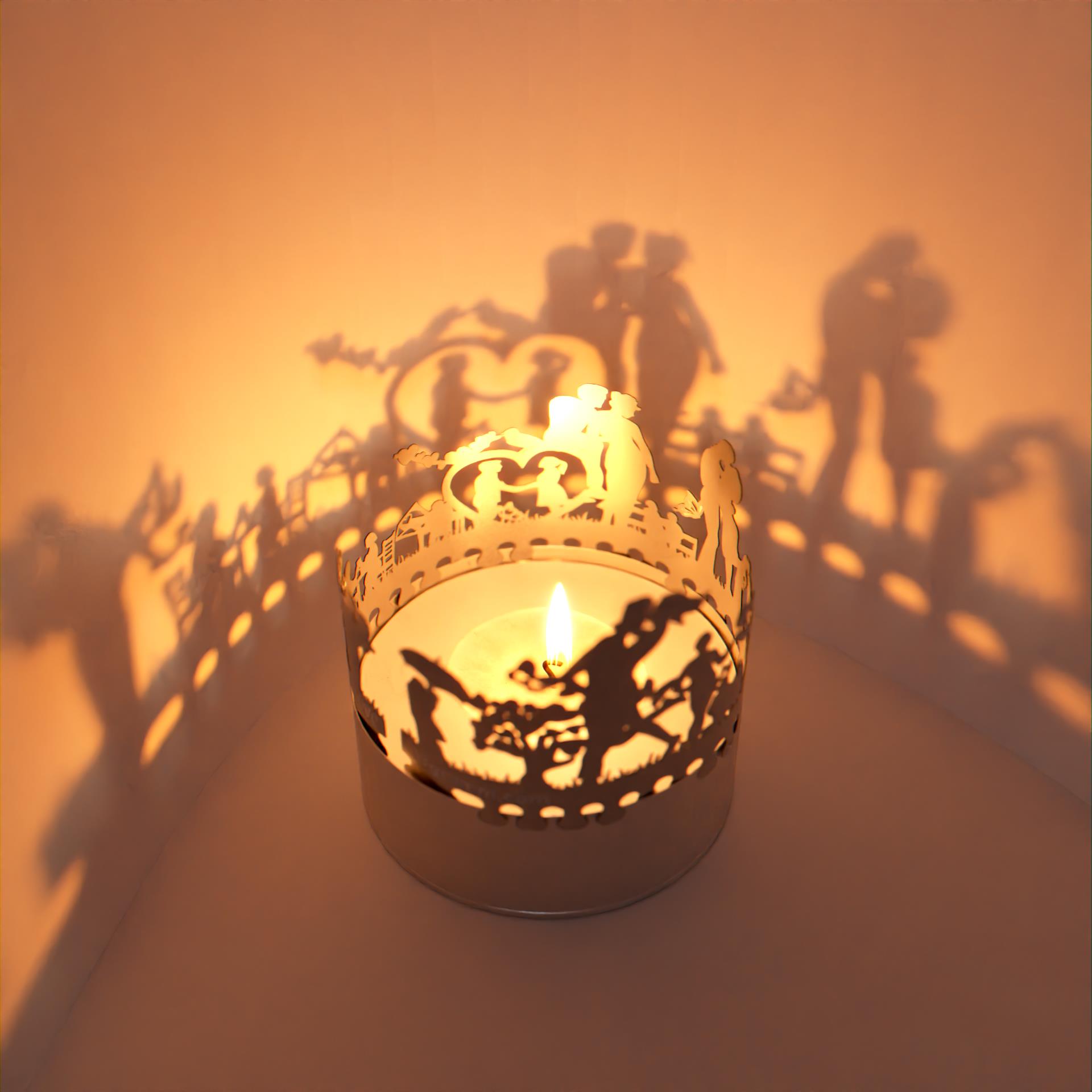 37_Liebe_Windlicht_Schattenspiel_Romantik_Teelicht_Wohnaccessoire_Geschenk-fuer-Paare_Romantischer-Moment_Stimmungslicht_Liebevolles-Geschenk_Postkarte