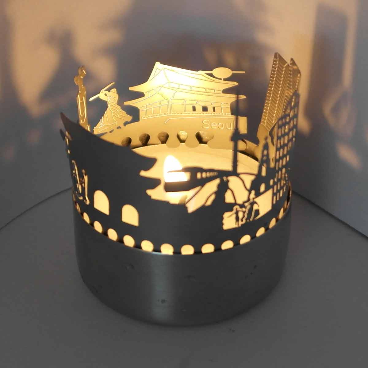 427_Souvenir_Geschenk_Schattenspiel_Skyline_Seoul_Sehenswuerdigkeiten_Teelicht-Windlicht_Postkarte_Atmosphaerisches-Licht_Gyeongbokgung_War-Memorial-of-Korea_1