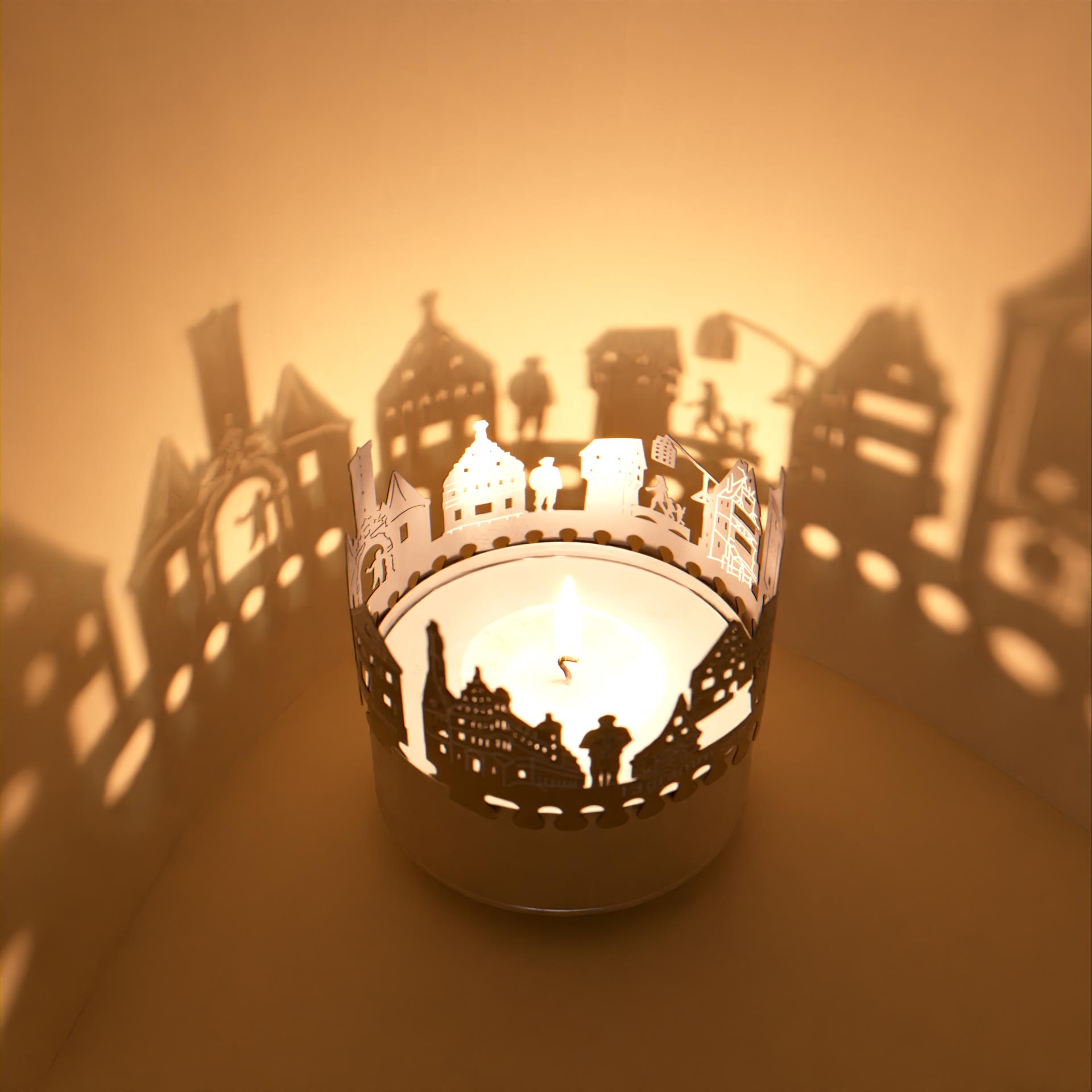 441_Rothenburg-op-der-Tauber_Schenken_Souvenir_Motivkerze_Schattenspiel_Skyline_Sehenswuerdigkeiten-Rothenburg_Ratstrinkstube_Burgtor_Schandkorb_Rothenburg-Fan