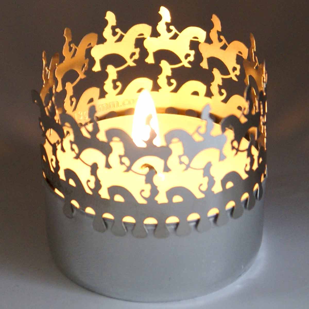 45_Feuerreiter_Motivkerze_Teelicht-Windlicht_Postkarte_Geschenkidee_Schattenspiel_Wohnaccessoire_atmosphaerisches-Licht_Vexierbild_Trickbild_1