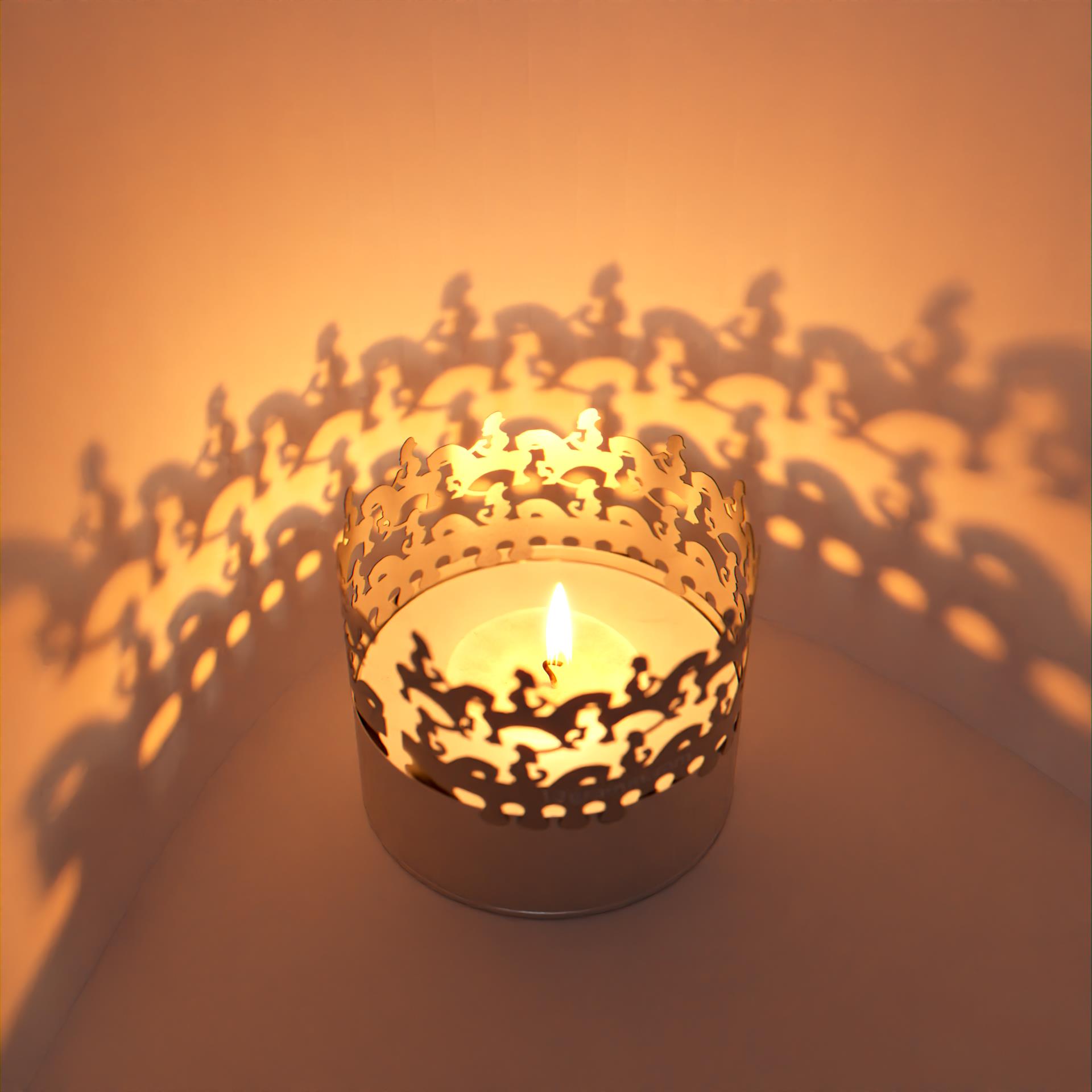 45_Feuerreiter_Teelicht-Windlicht_Schattenspiel_Geschenk_Atmosphaerisches-Stimmungslicht_Postkarte_Vexierbild_Trickbild_Links-und-Rechts_Wandprojektion_1