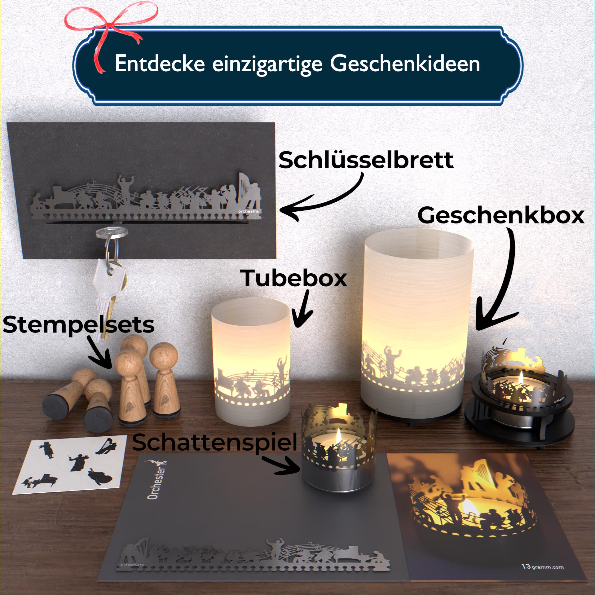 81_Orchester_Schattenspiel_Teelicht-Windlicht_Postkarte_Geschenk_Musik_Wohnaccessoire_Atmosphaere_Orchestermotive_Kerzenschein_Wohnzimmer_Instrumente_Dirigent_1